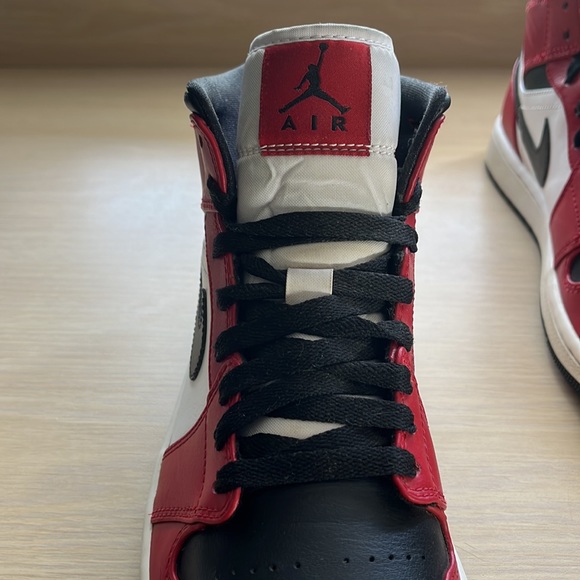 Size 8 - 2020 Jordan 1 Mid Chicago Black Toe‼️ - Picture 12 of 17